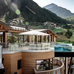Hotel – Alpine . Luxury . Life, Sölden